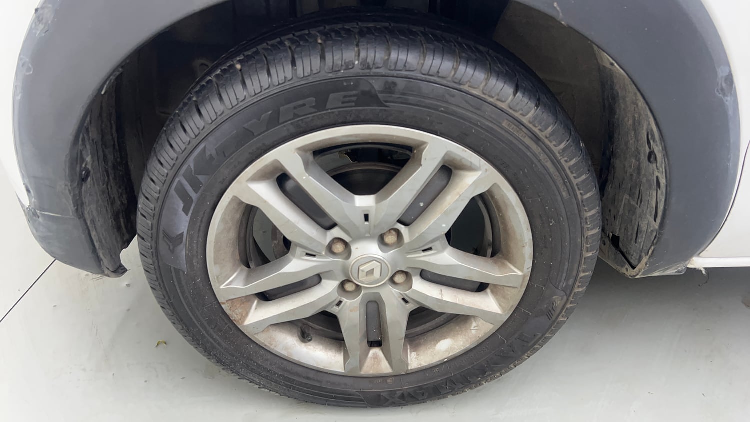 Used 2020 Renault Triber RXZ Petrol Manual tyres LEFT FRONT TYRE RIM VIEW