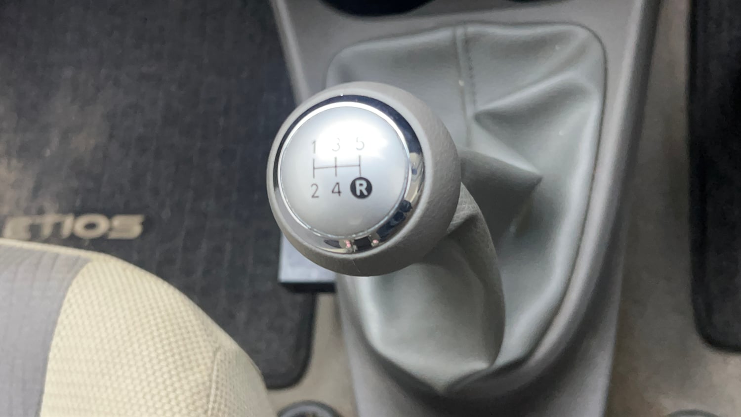 Used 2016 Toyota Etios Liva V Petrol Manual interior GEAR  KNOB VIEW