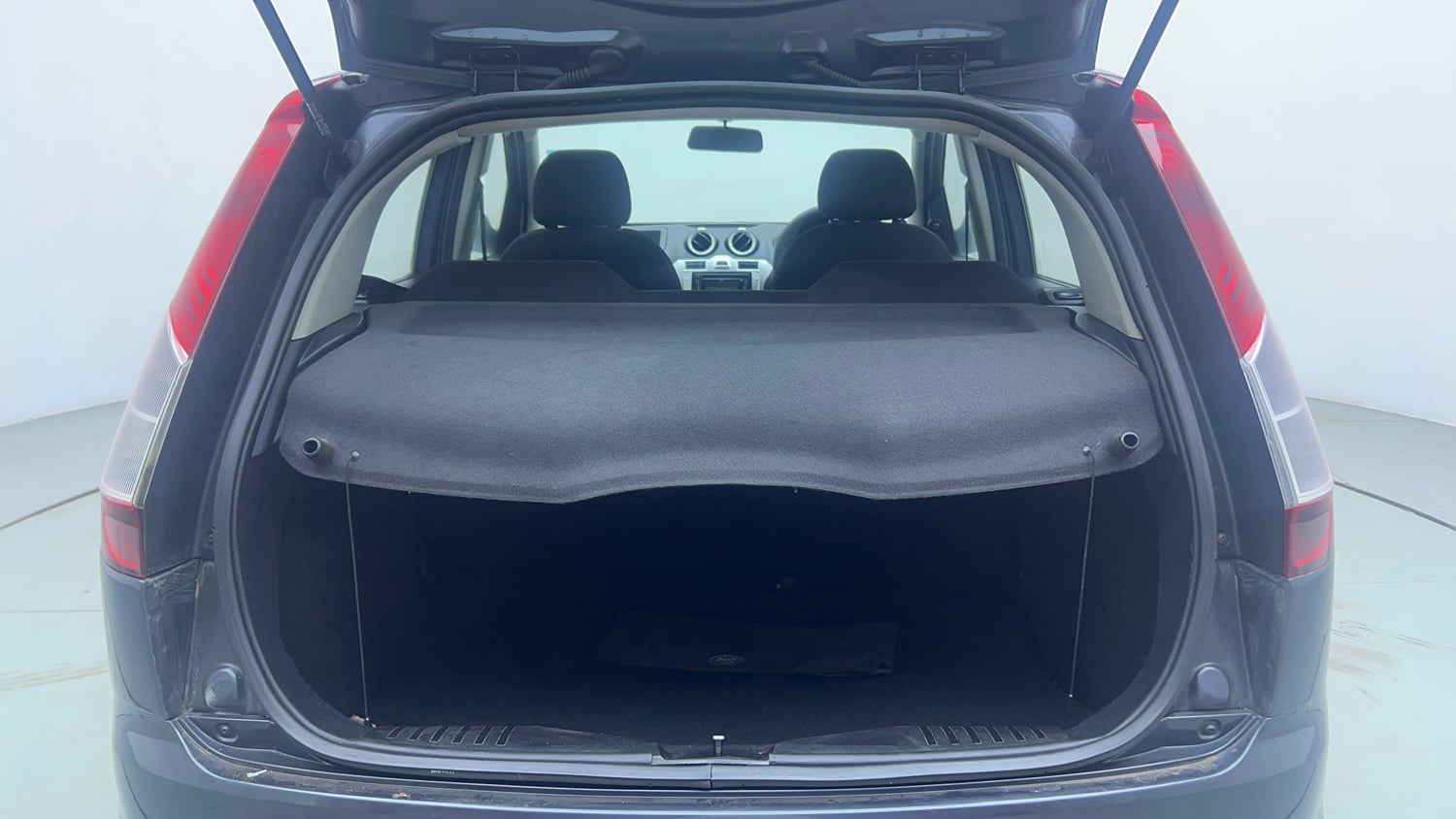 Used 2014 Ford Figo Duratec Petrol ZXI 1.2 Petrol Manual interior DICKY INSIDE VIEW