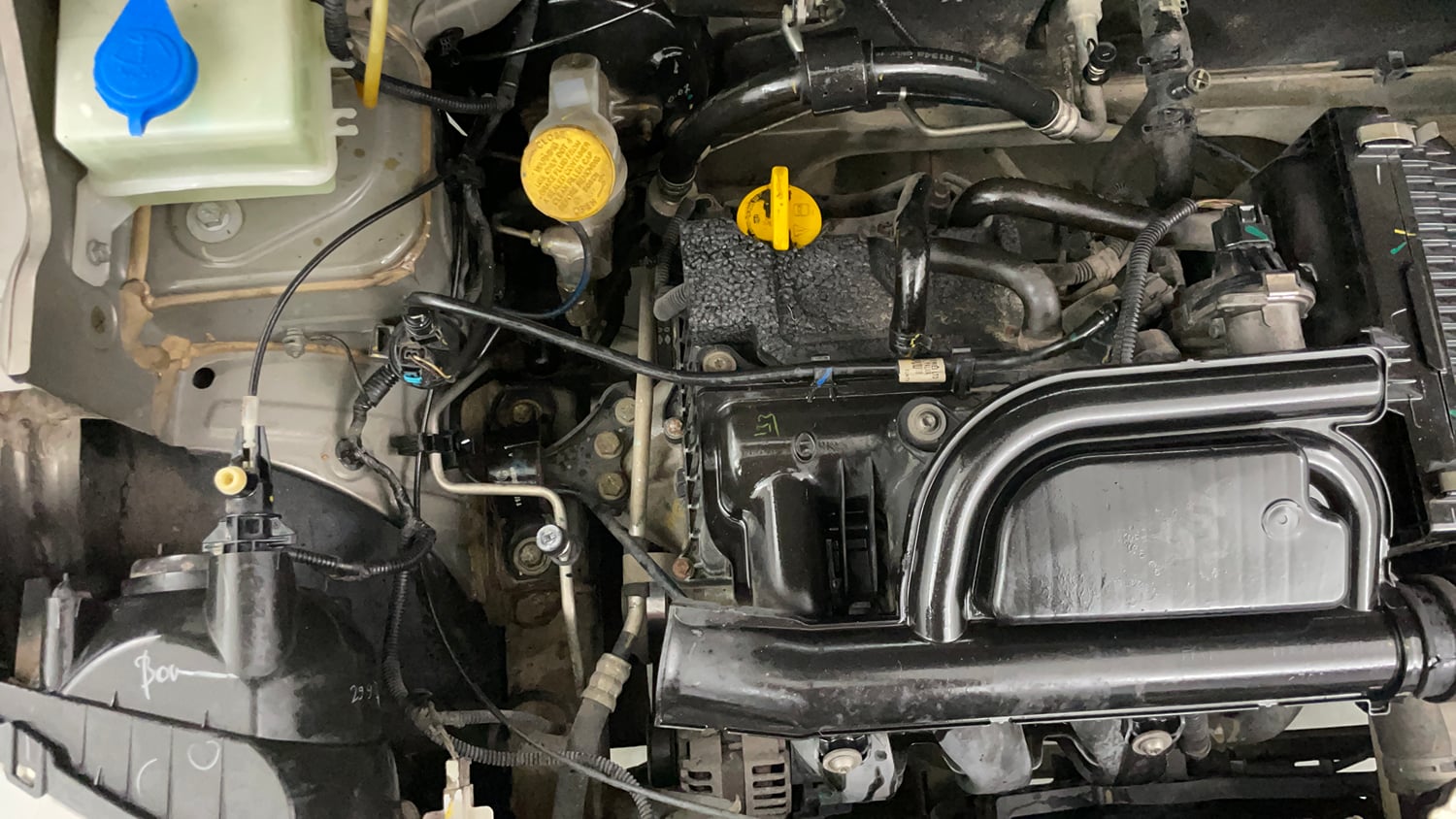 Used 2016 Renault Kwid RXT Petrol Manual engine ENGINE RIGHT SIDE VIEW