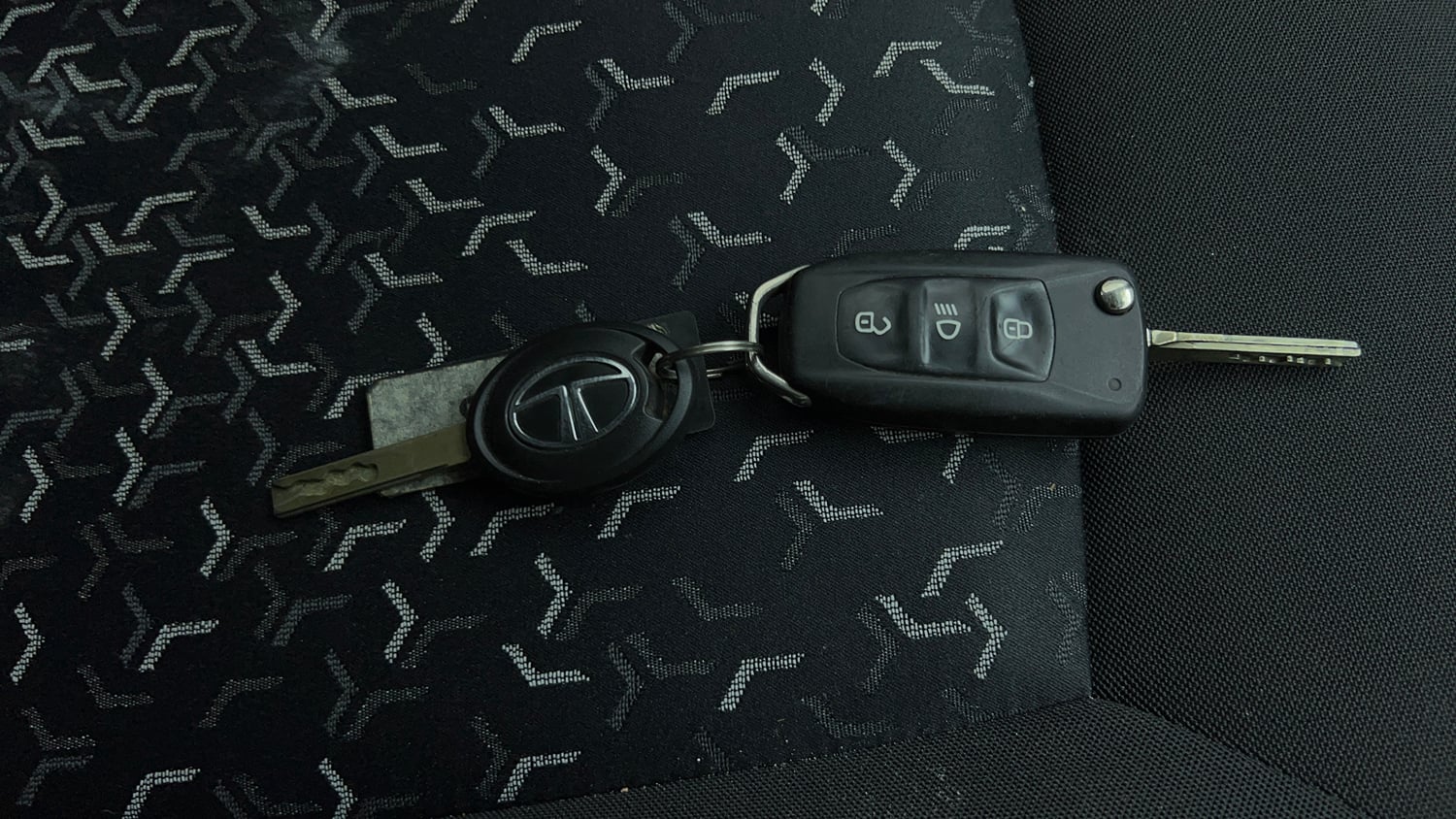 Used 2020 Tata Tiago XZ Plus Petrol Manual extra CAR KEY VIEW