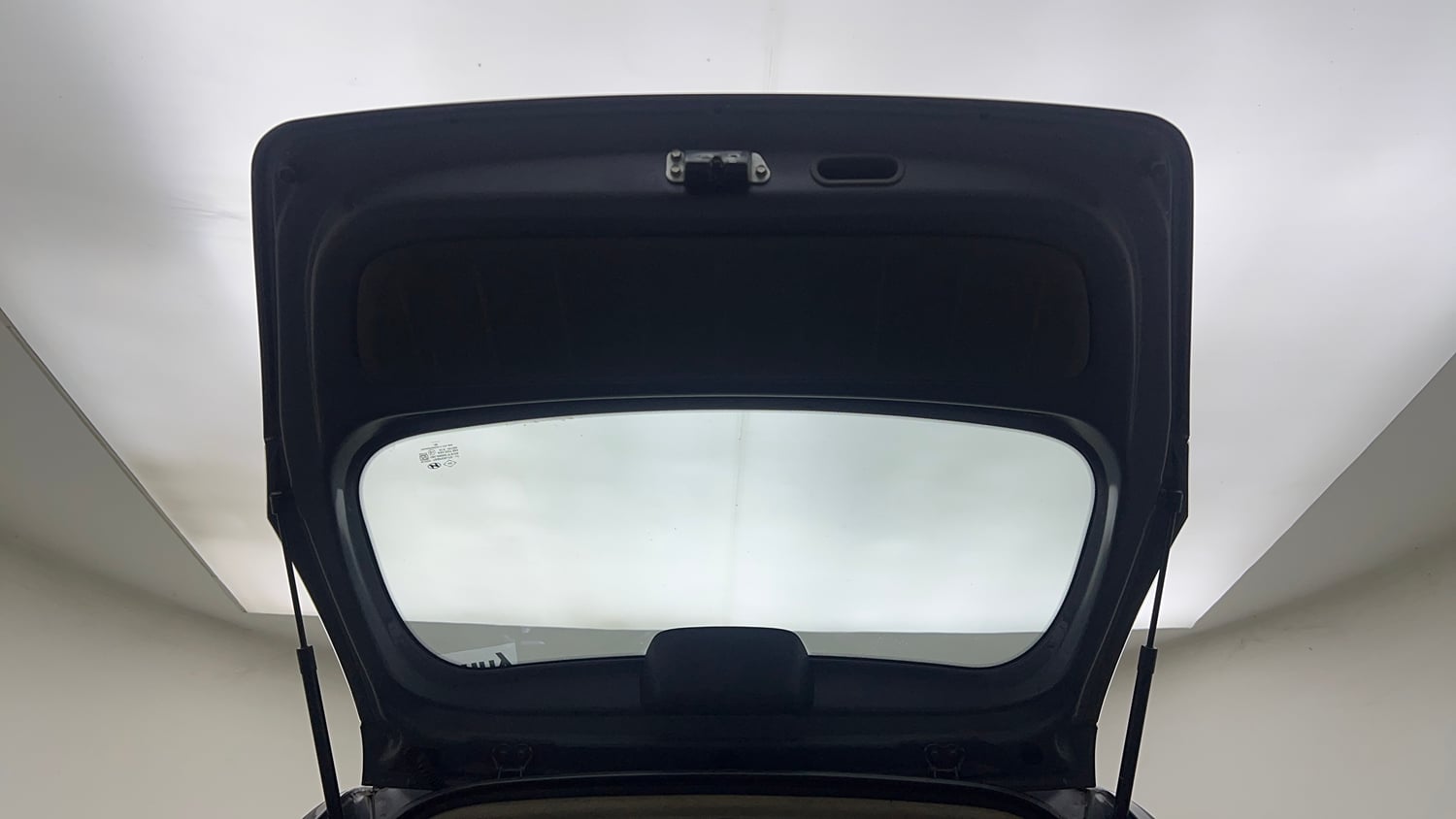 Used 2014 Hyundai i10 Magna 1.1 iRDE2 Petrol Manual interior DICKY DOOR OPEN VIEW