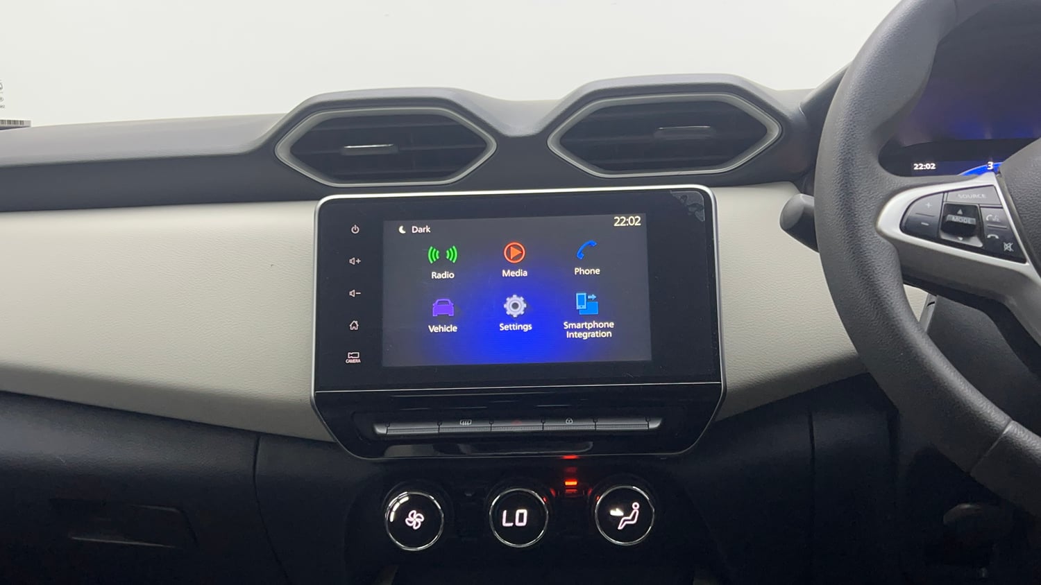 Used 2021 Nissan Magnite XV Dual Tone Petrol Manual interior MUSIC SYSTEM & AC CONTROL VIEW