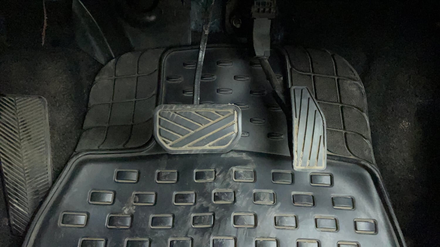 Used 2020 Maruti Suzuki Swift VXi AMT Petrol Automatic interior PEDALS VIEW