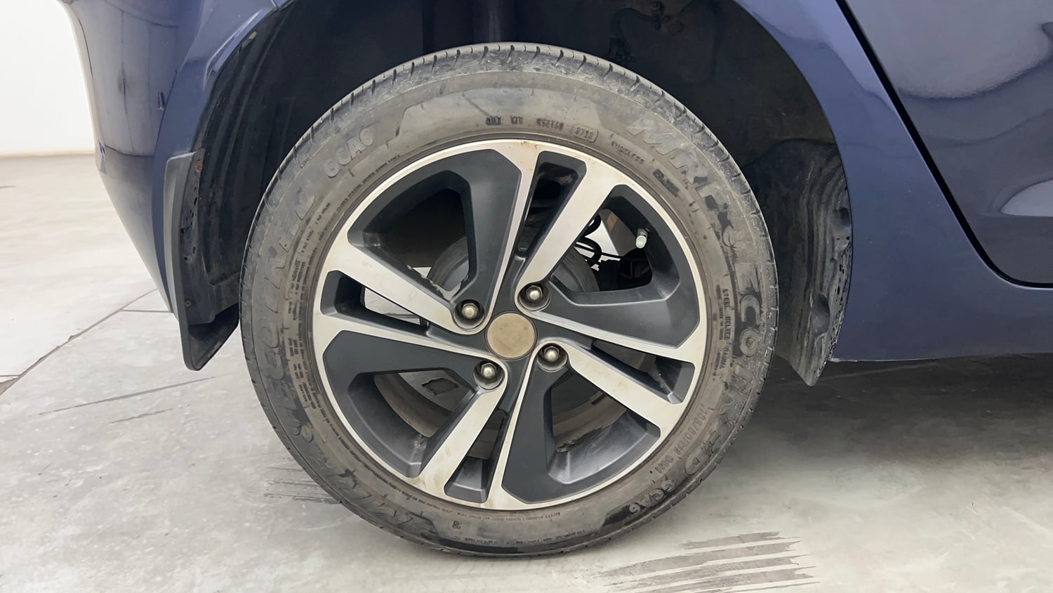 Used 2023 Tata Altroz XZ Petrol Petrol Manual tyres RIGHT REAR TYRE RIM VIEW