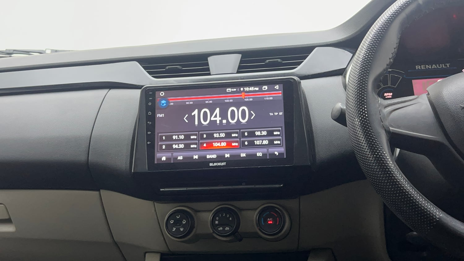 Used 2020 Renault Triber RXL Petrol Manual interior MUSIC SYSTEM & AC CONTROL VIEW