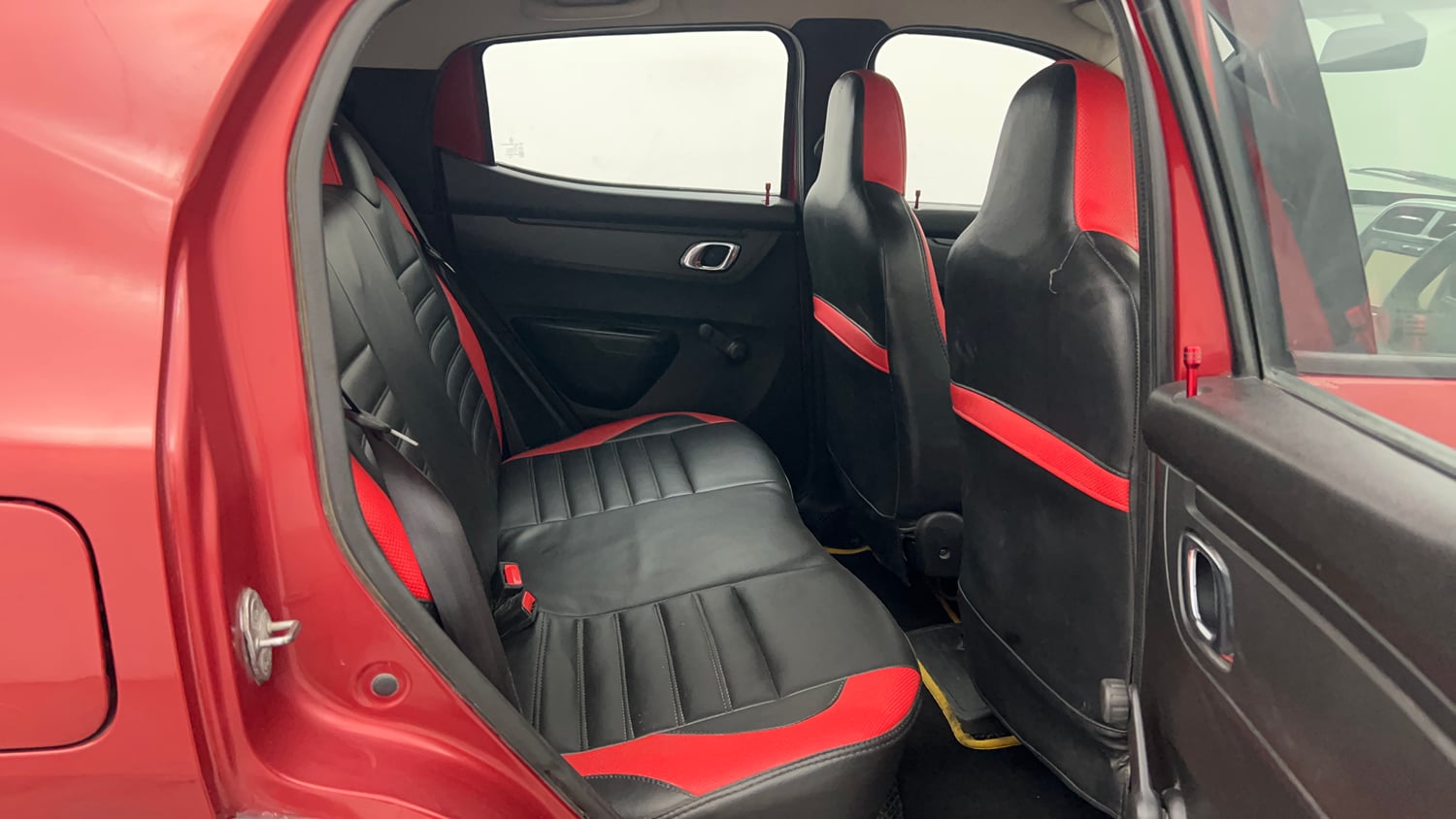 Used 2018 Renault Kwid 1.0 RXT AMT Opt Petrol Automatic interior RIGHT SIDE REAR DOOR CABIN VIEW