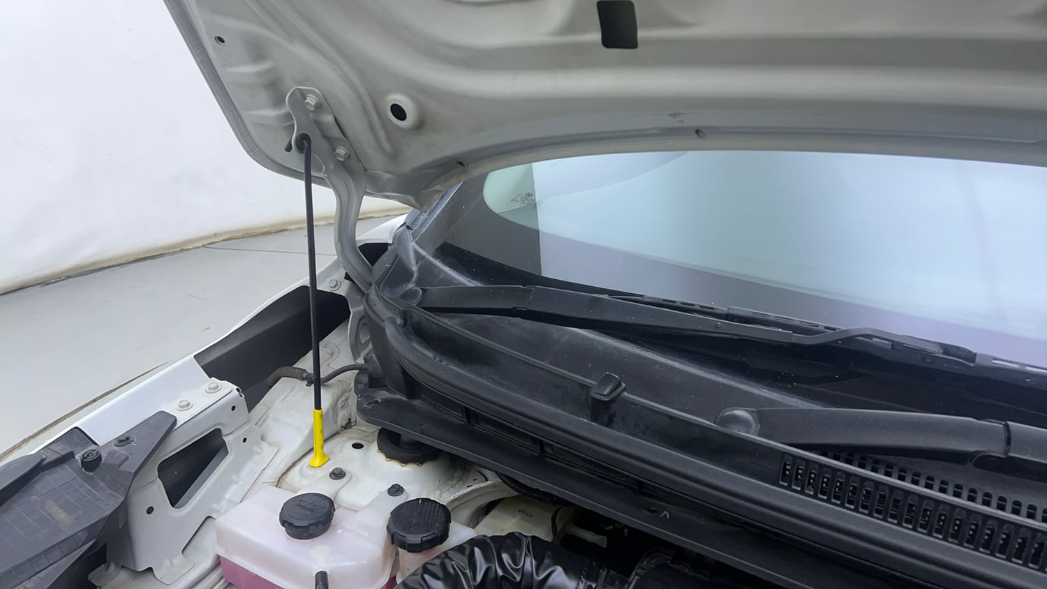 Used 2025 Hyundai Exter SX (O) Connect 1.2 MT Petrol Manual engine ENGINE RIGHT SIDE HINGE & APRON VIEW
