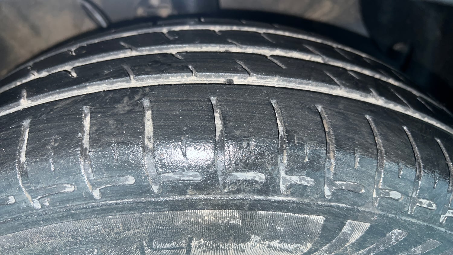 Used 2022 Hyundai Aura S 1.2 CNG Cng Manual tyres RIGHT FRONT TYRE TREAD VIEW