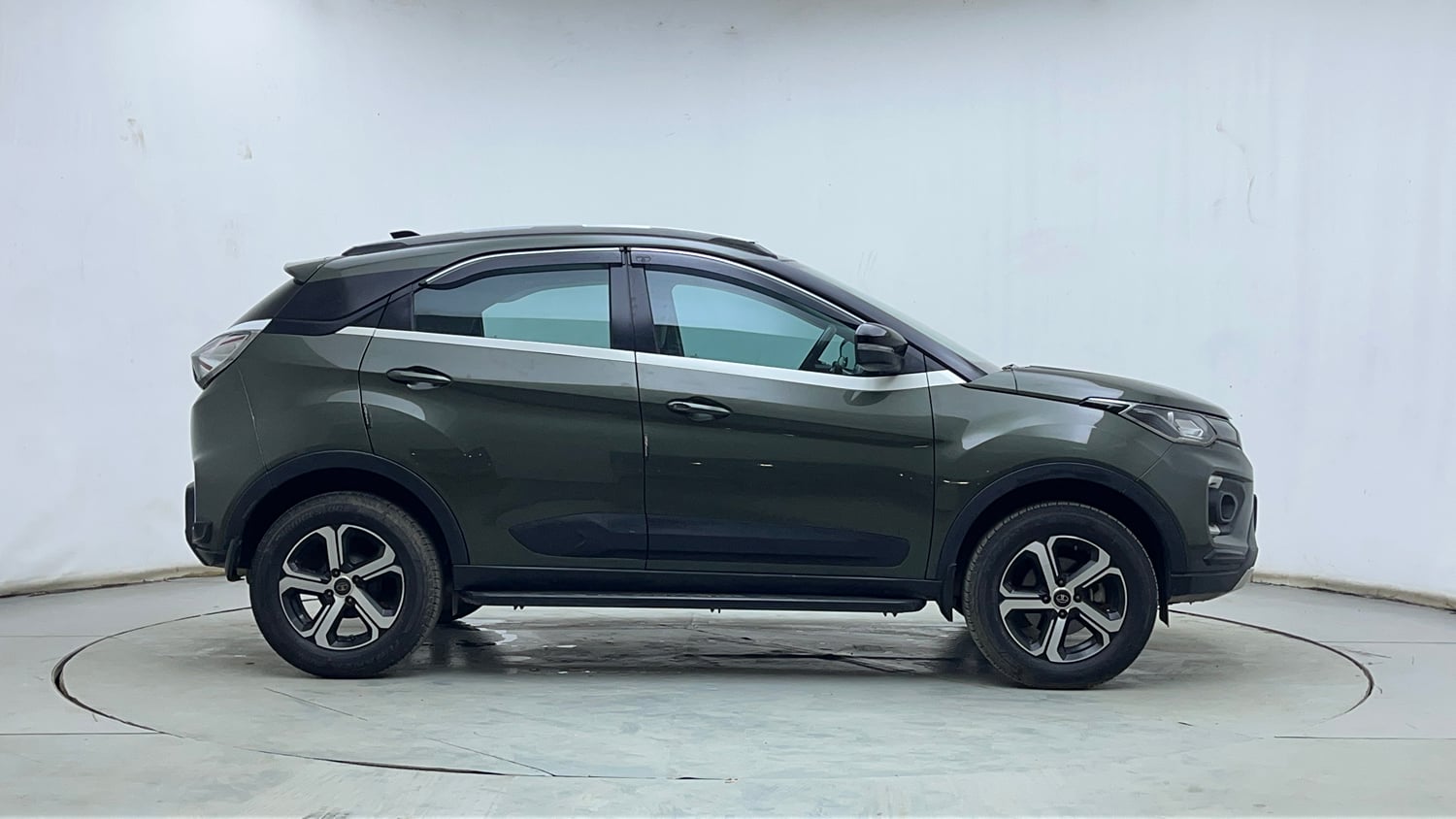 Used 2022 Tata Nexon XZ Plus (Premium) Petrol Manual exterior RIGHT SIDE VIEW