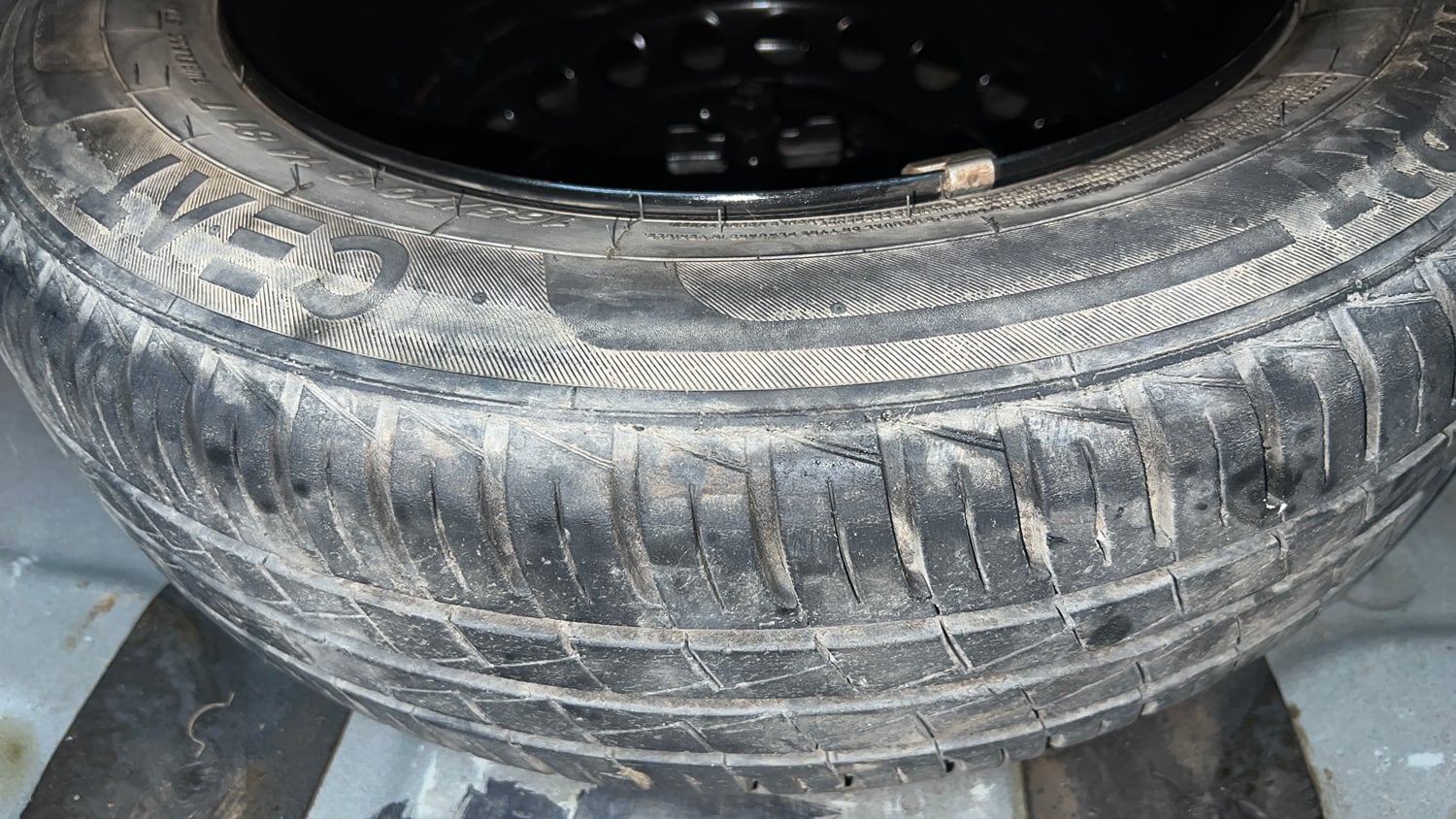 Used 2022 Hyundai Aura S 1.2 CNG Cng Manual tyres SPARE TYRE VIEW