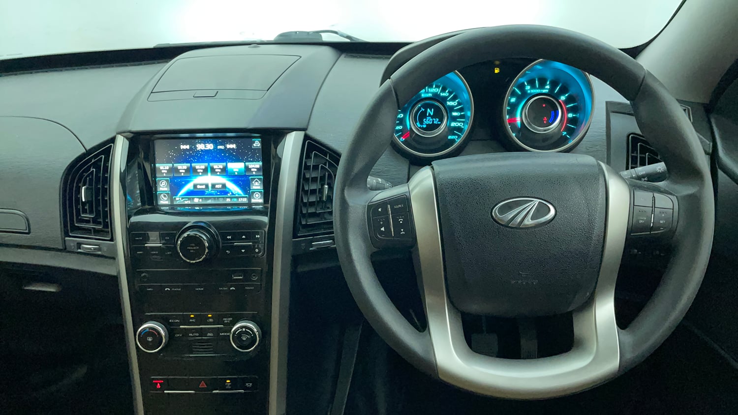 Used 2019 Mahindra XUV500 W7 Diesel Manual interior STEERING VIEW