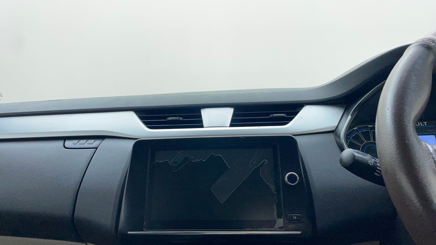 Used 2020 Renault Triber RXZ Petrol Manual top_features Touch screen infotainment system