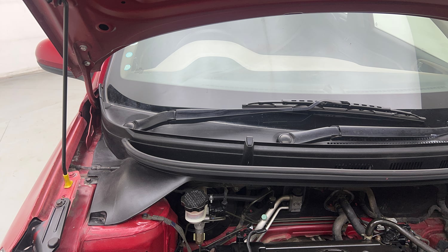 Used 2018 Hyundai Elite i20 Magna Executive 1.2 Petrol Manual engine ENGINE RIGHT SIDE HINGE & APRON VIEW