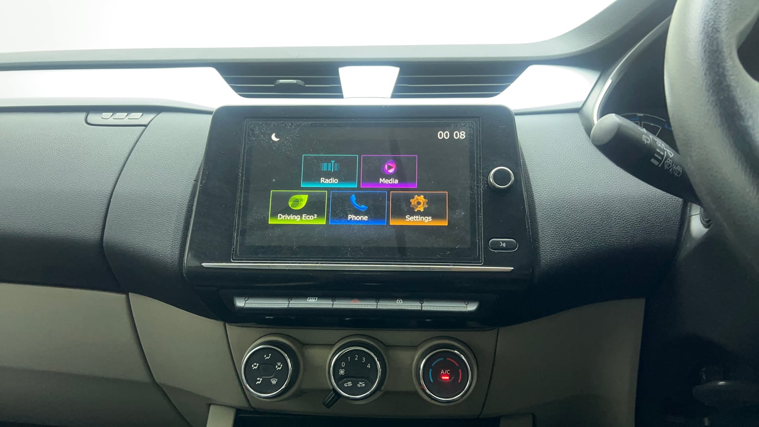 Used 2020 Renault Triber RXZ Petrol Manual top_features Integrated (in-dash) music system