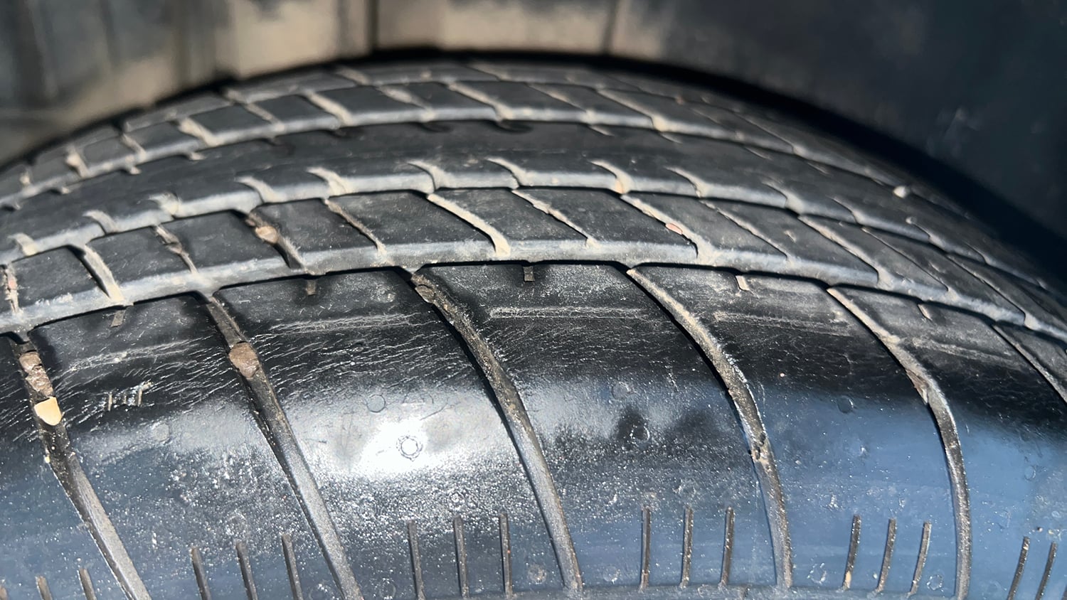 Used 2017 Maruti Suzuki Swift ZXi Petrol Manual tyres RIGHT REAR TYRE TREAD VIEW