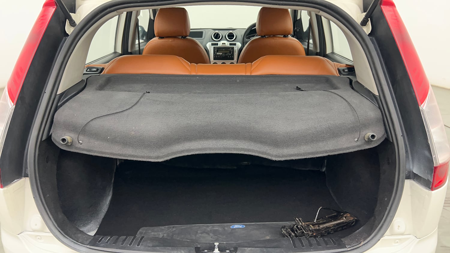 Used 2014 Ford Figo Duratec Petrol ZXI 1.2 Petrol Manual interior DICKY INSIDE VIEW