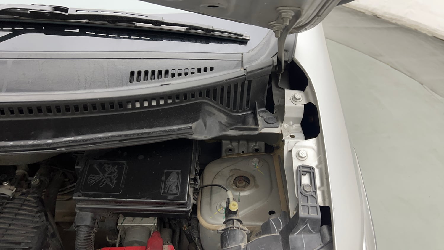 Used 2021 Datsun Redi-GO T(O) 1.0 AMT Petrol Automatic engine ENGINE LEFT SIDE HINGE & APRON VIEW