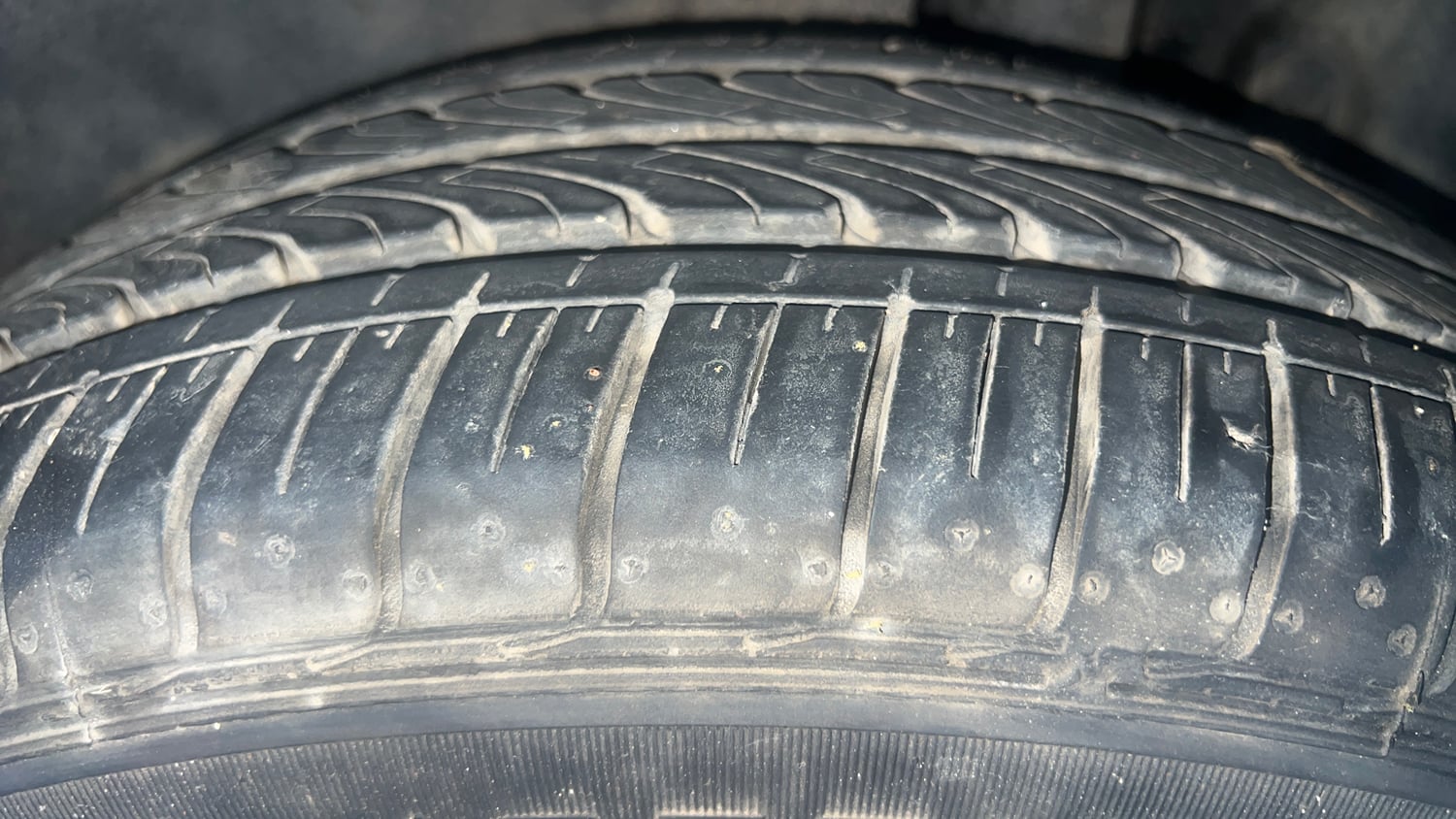 Used 2016 Maruti Suzuki Ertiga ZXI+ Petrol Manual tyres LEFT REAR TYRE TREAD VIEW