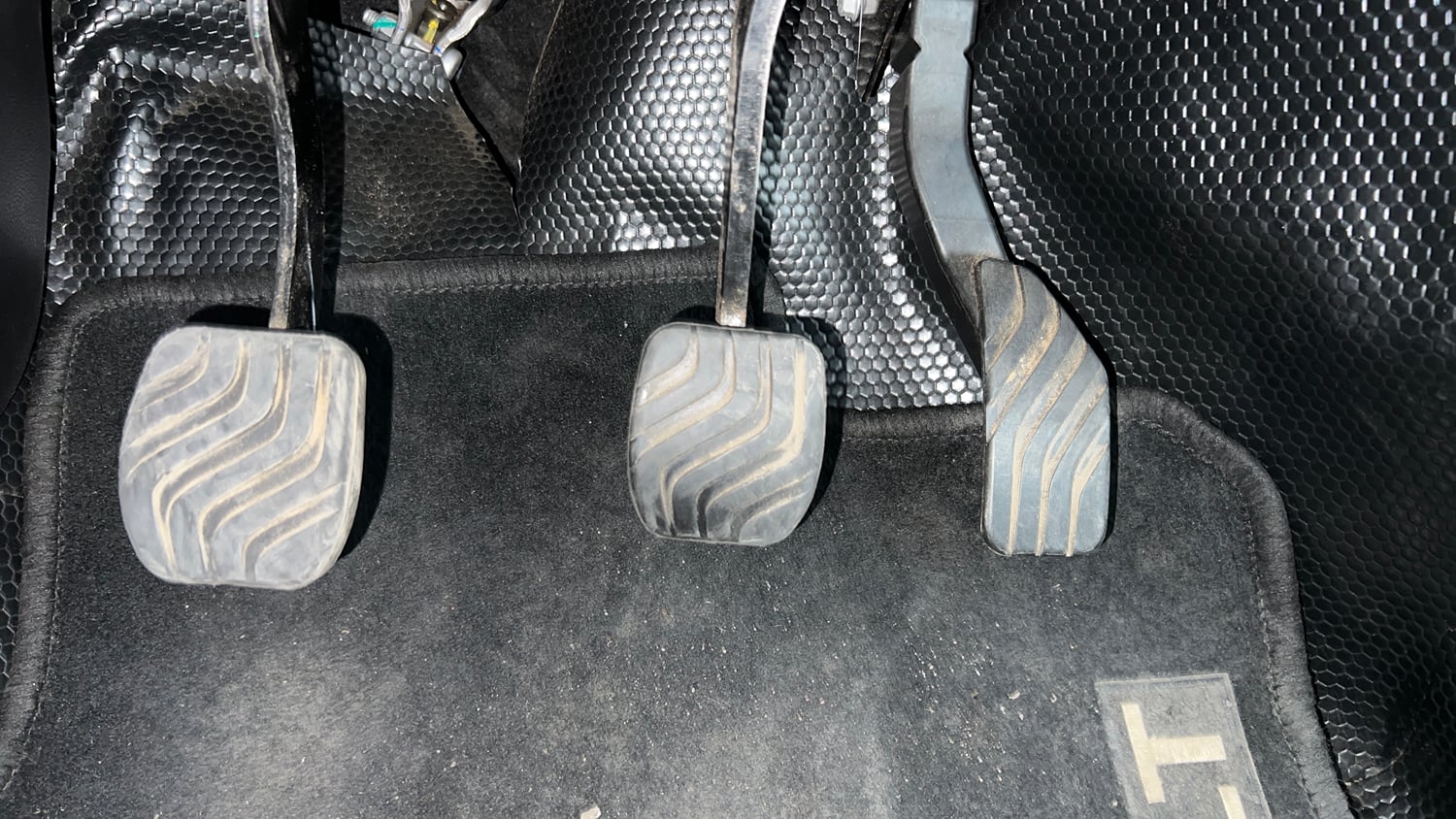 Used 2024 Renault Triber RXZ Petrol Manual interior PEDALS VIEW