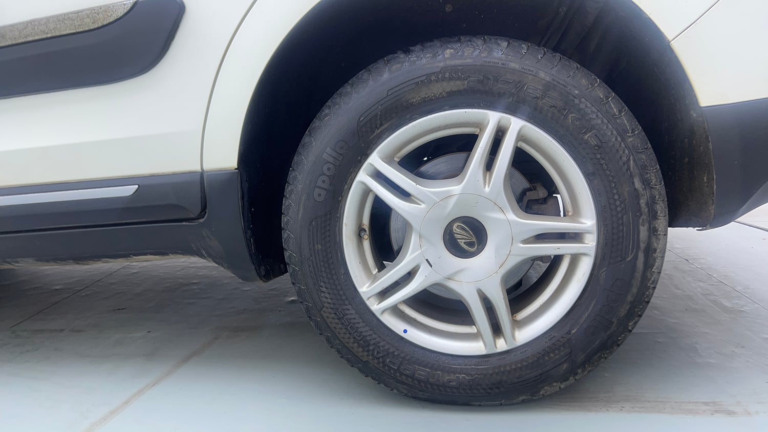Used 2019 Mahindra Marazzo M6 7 STR Diesel Manual tyres LEFT REAR TYRE RIM VIEW