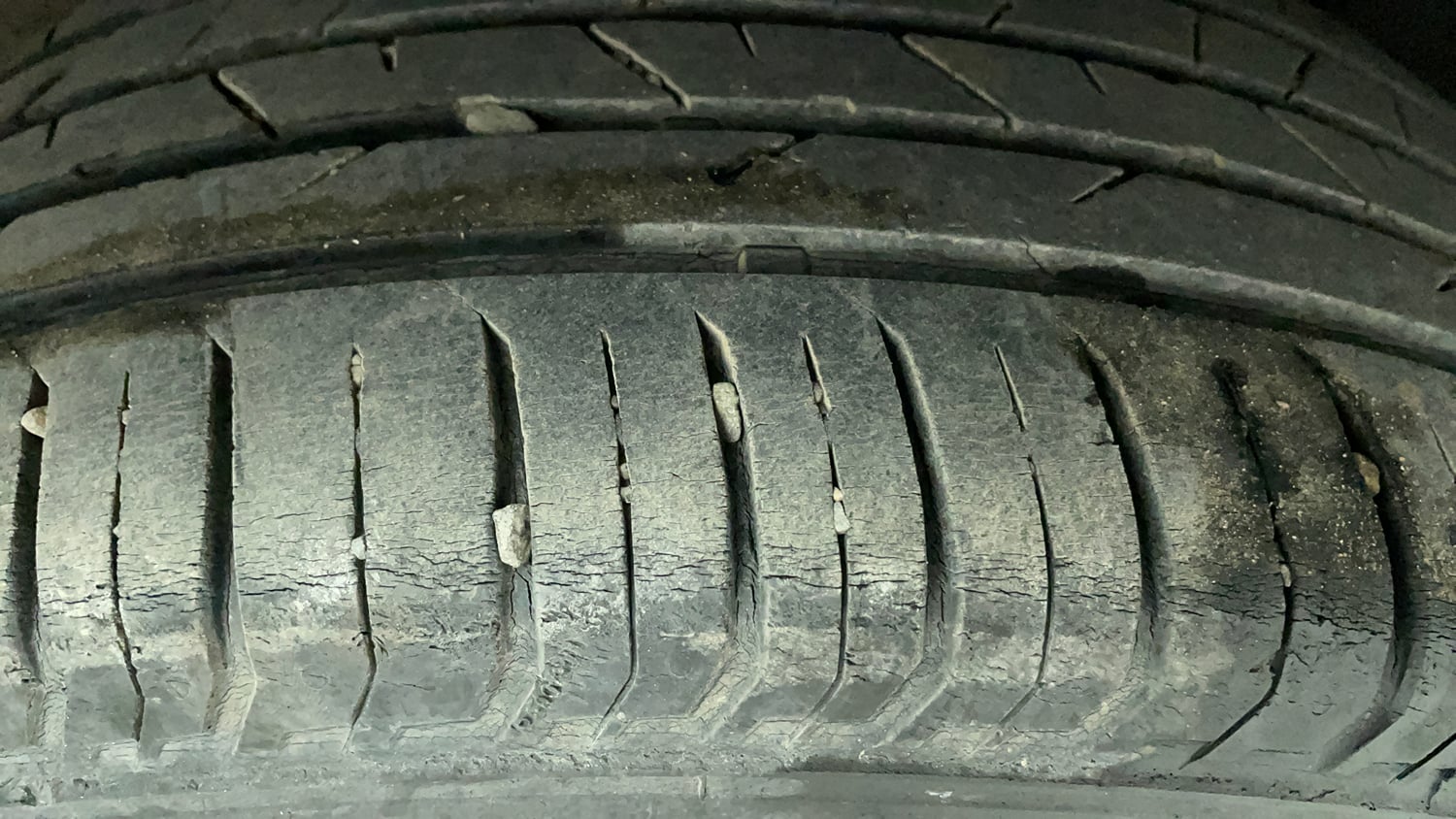 Used 2022 Skoda Slavia Style 1.0L TSI AT Petrol Automatic tyres LEFT REAR TYRE TREAD VIEW