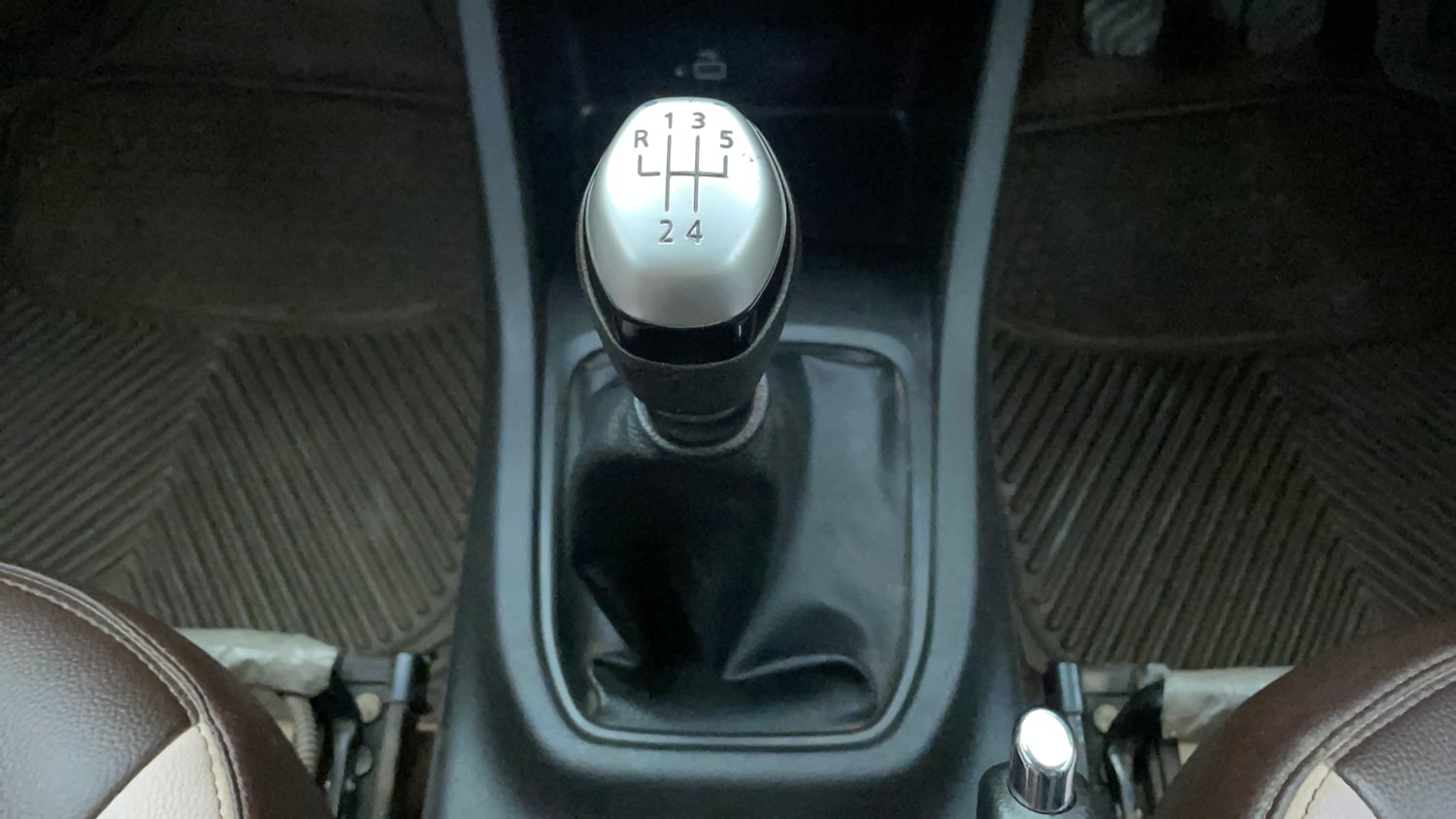 Used 2020 Renault Triber RXZ Petrol Manual interior GEAR  KNOB VIEW
