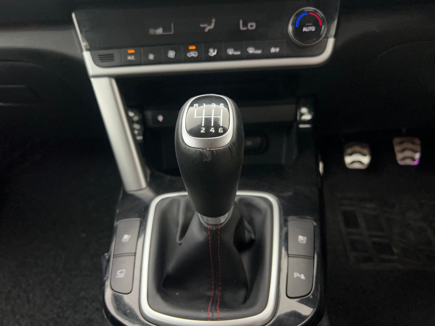 Used 2022 Kia Seltos GTX Plus 1.4 Petrol Manual interior GEAR  KNOB VIEW