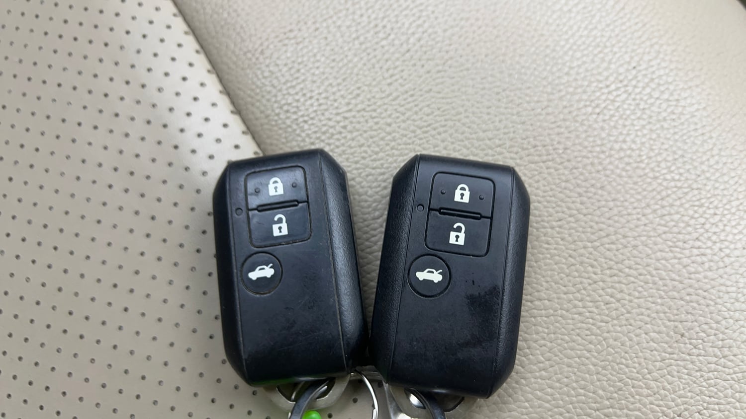 Used 2017 Maruti Suzuki Dzire ZXi Plus Petrol Manual extra CAR KEY VIEW