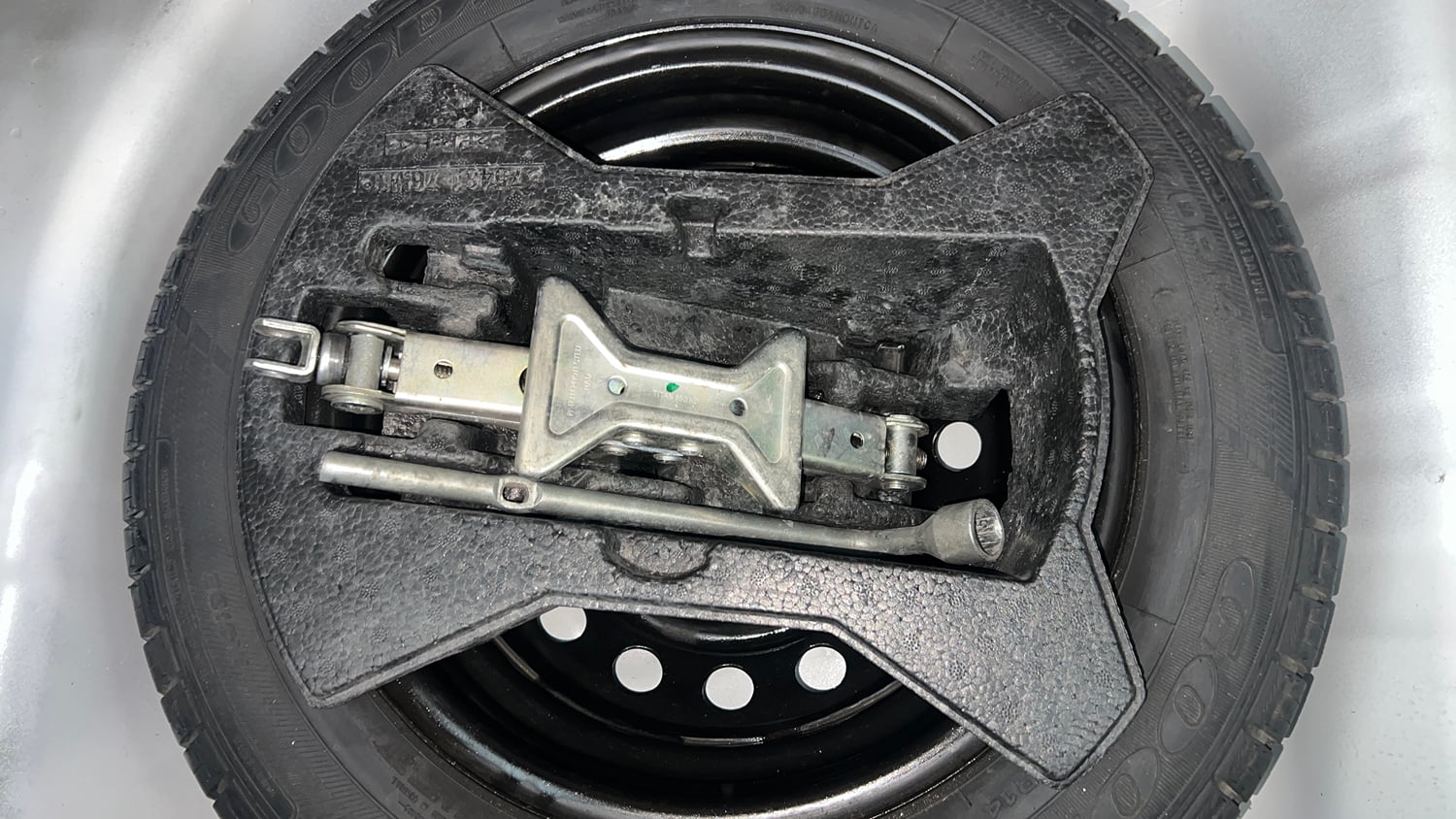 Used 2018 Maruti Suzuki Celerio X Zxi AMT Petrol Automatic tyres SPARE TYRE VIEW