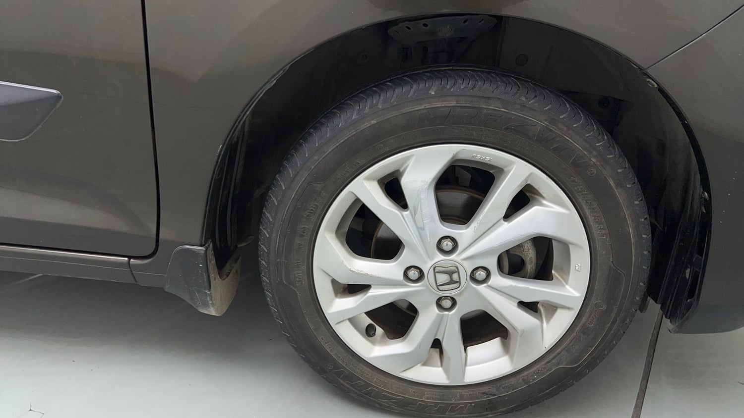 Used 2021 Honda Amaze 1.2 VX CVT Petrol Petrol Automatic tyres RIGHT FRONT TYRE RIM VIEW