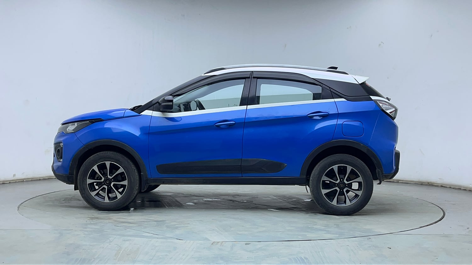 Used 2020 Tata Nexon XZA Plus (O) Petrol Automatic exterior LEFT SIDE VIEW