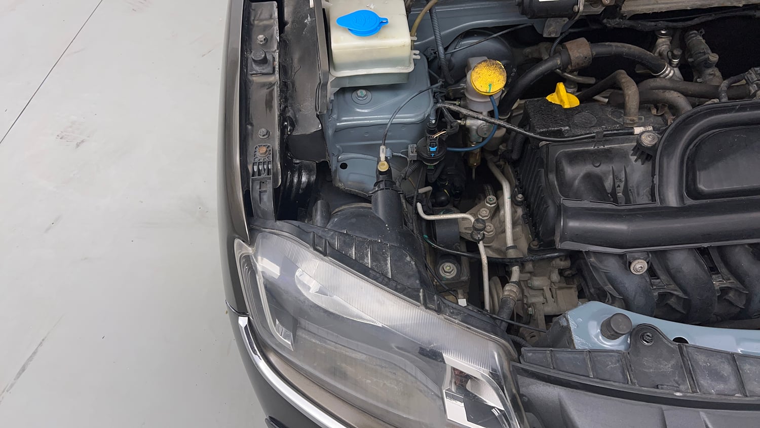 Used 2017 Renault Kwid 1.0 RXT Opt Petrol Manual engine ENGINE RIGHT SIDE VIEW