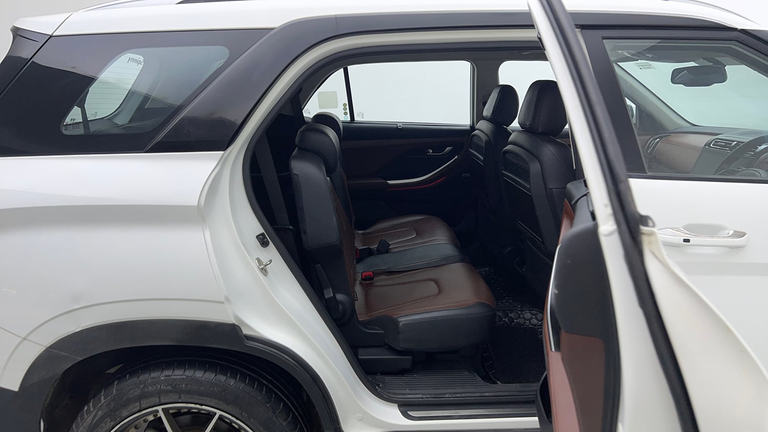 Used 2022 Hyundai Alcazar Platinum (O) 7 Seater 1.5 Diesel AT Diesel Automatic interior RIGHT SIDE REAR DOOR CABIN VIEW