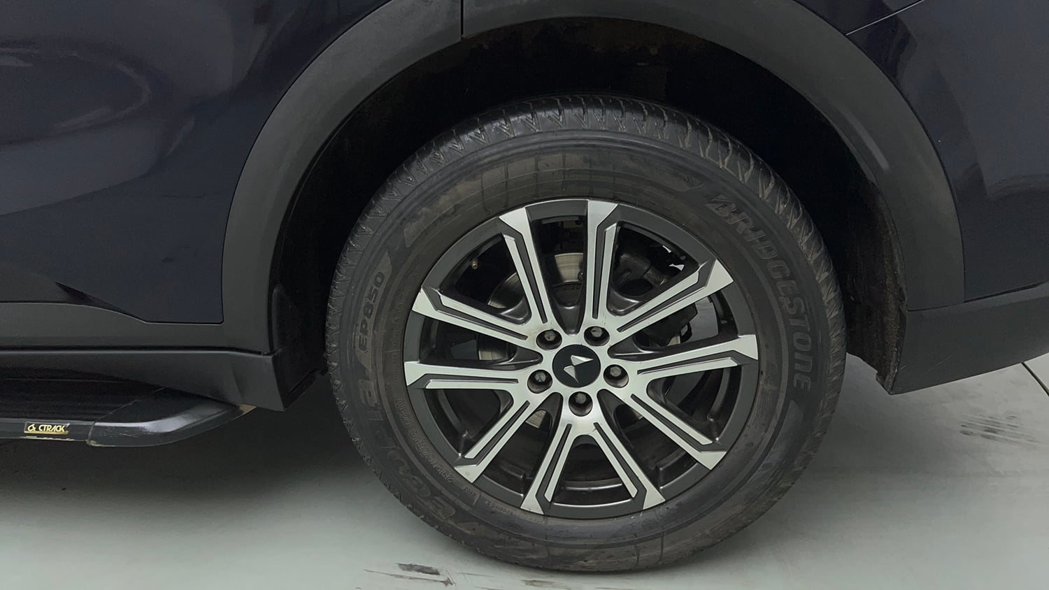 Used 2024 Mahindra XUV700 AX 7 Luxury Pack Petrol AT 7 STR Petrol Automatic tyres LEFT REAR TYRE RIM VIEW