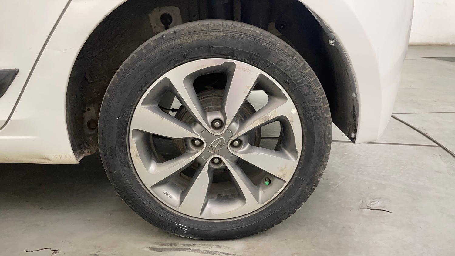 Used 2014 Hyundai Elite i20 Asta 1.2 Petrol Manual tyres LEFT REAR TYRE RIM VIEW