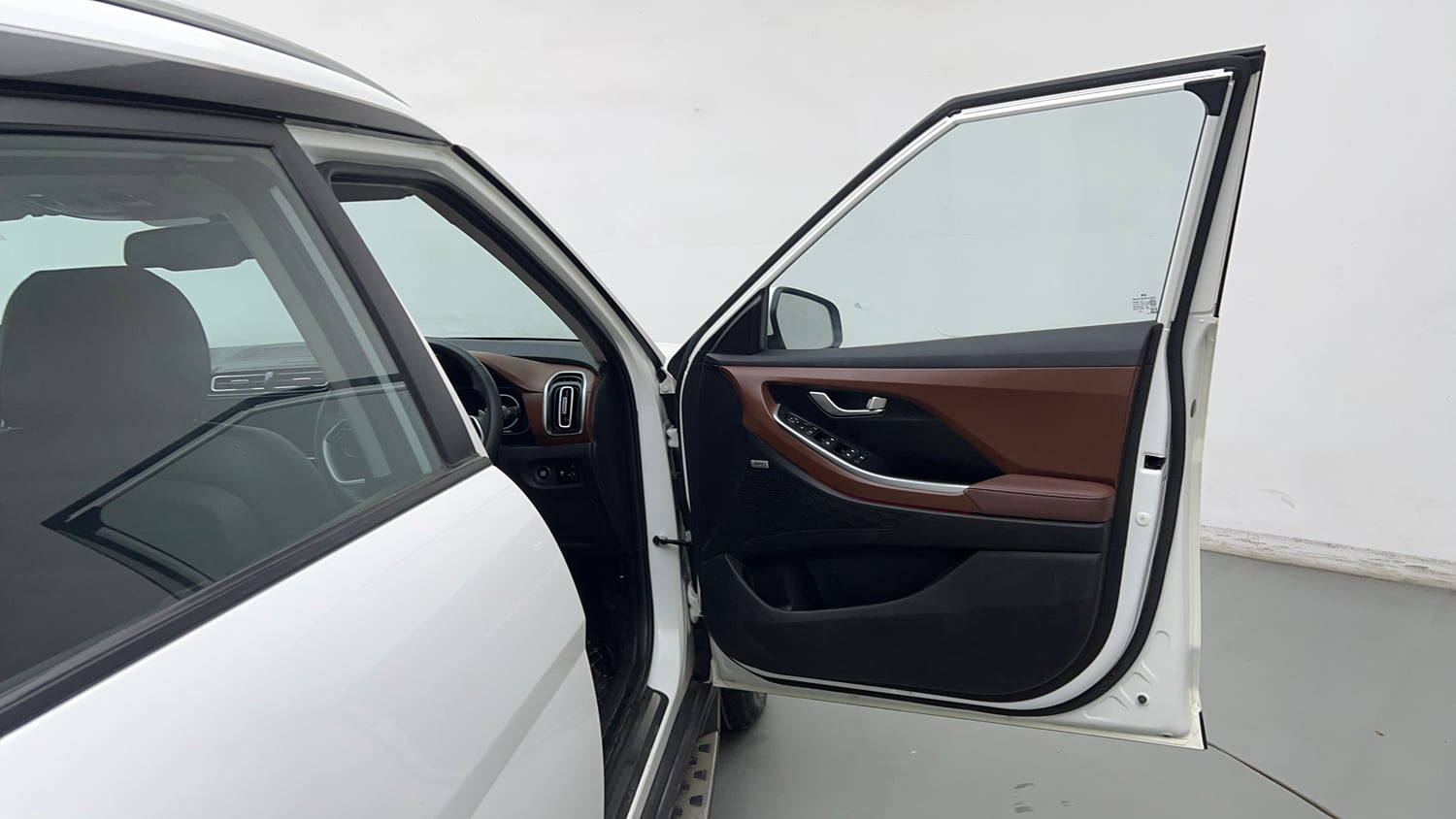 Used 2022 Hyundai Alcazar Platinum (O) 7 Seater 1.5 Diesel AT Diesel Automatic interior RIGHT FRONT DOOR OPEN VIEW