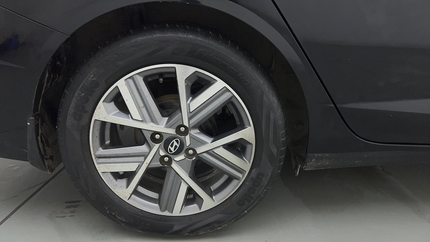 Used 2023 Hyundai Verna SX (O) 1.5 Petrol IVT Petrol Automatic tyres RIGHT REAR TYRE RIM VIEW