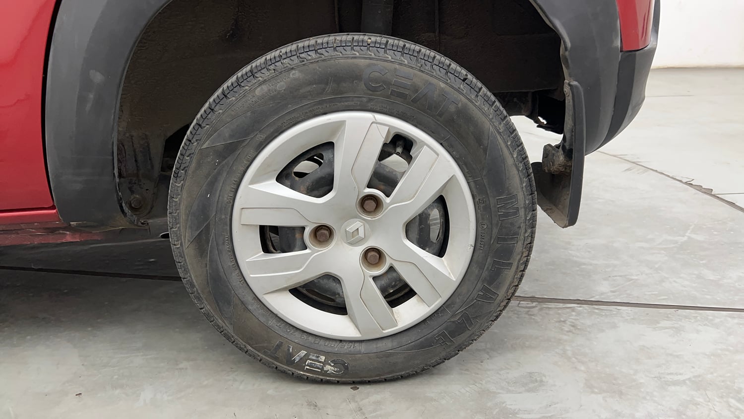 Used 2018 Renault Kwid 1.0 RXT AMT Opt Petrol Automatic tyres LEFT REAR TYRE RIM VIEW