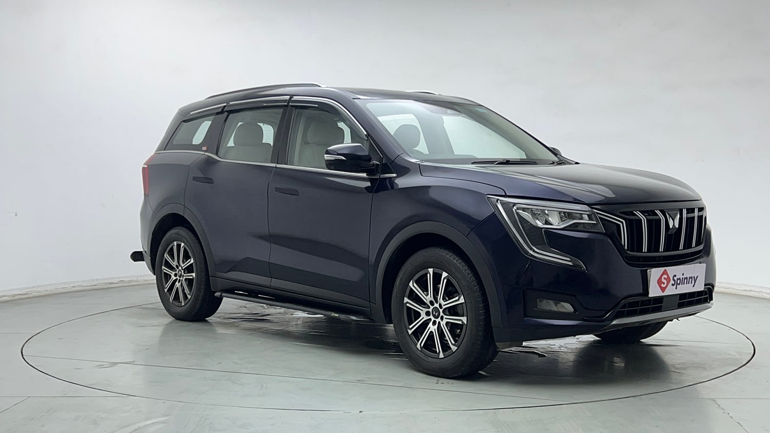 Used 2024 Mahindra XUV700 AX 7 Luxury Pack Petrol AT 7 STR Petrol Automatic exterior RIGHT FRONT CORNER VIEW