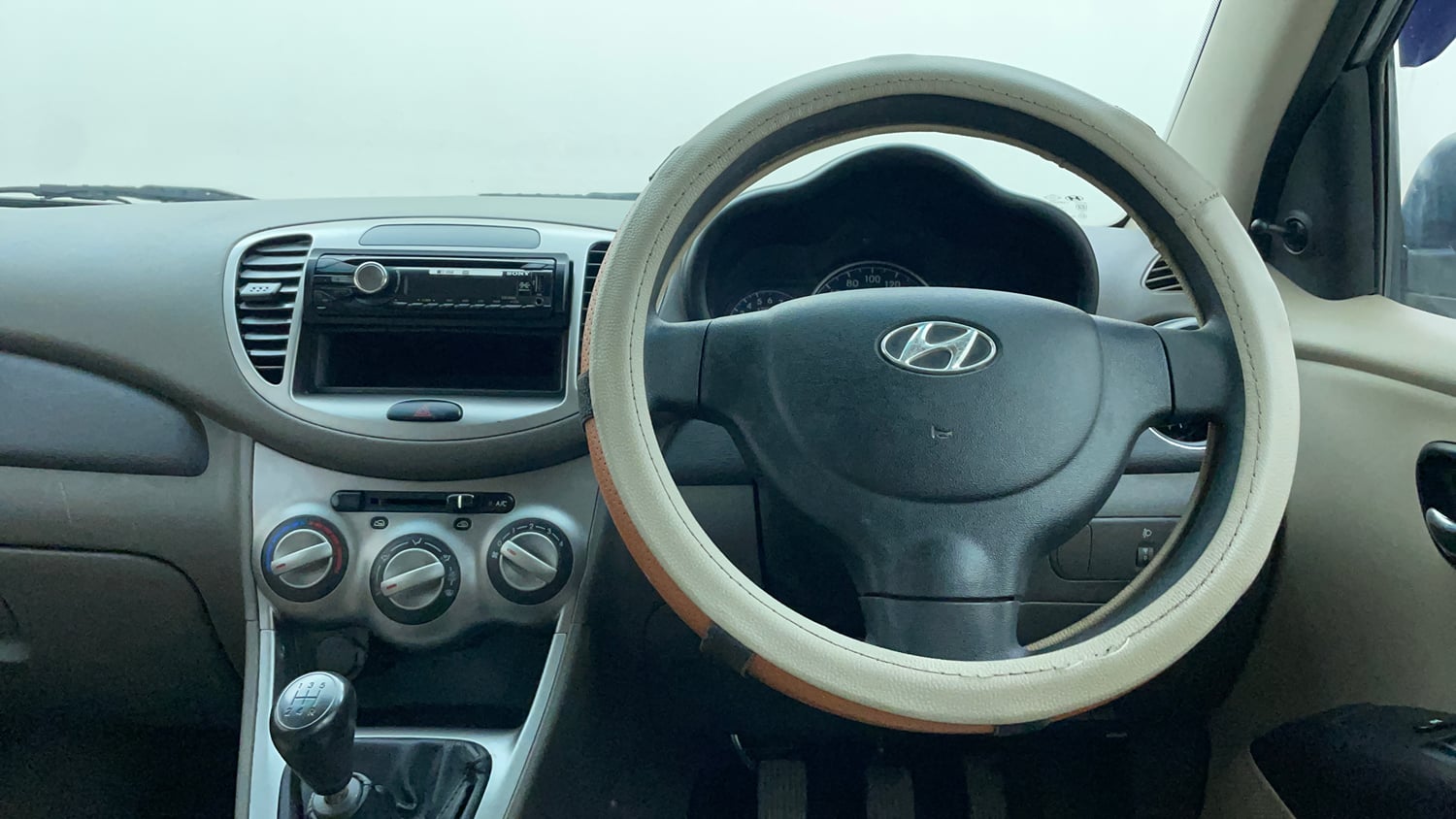 Used 2012 Hyundai i10 Magna 1.1 iRDE2 Petrol Manual interior STEERING VIEW