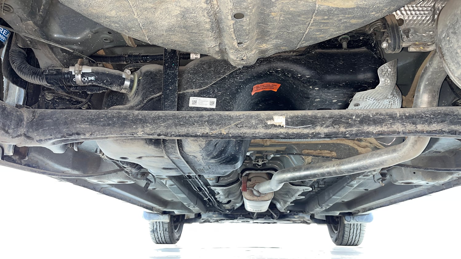 Used 2023 Mahindra XUV 300 W4 1.2 Petrol Petrol Manual extra REAR UNDERBODY VIEW (TAKEN FROM REAR)