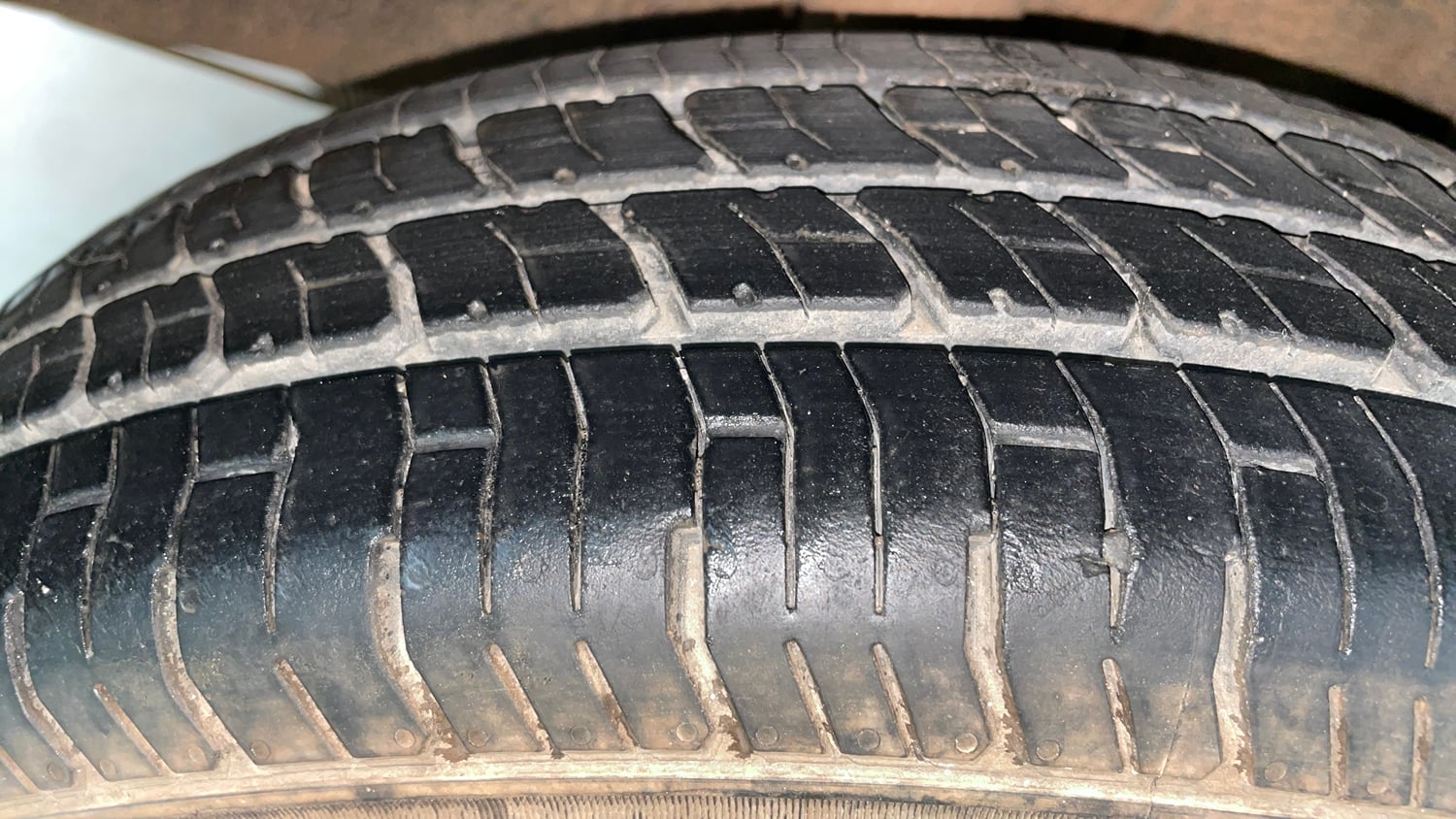 Used 2020 Renault Triber RXZ Petrol Manual tyres RIGHT REAR TYRE TREAD VIEW