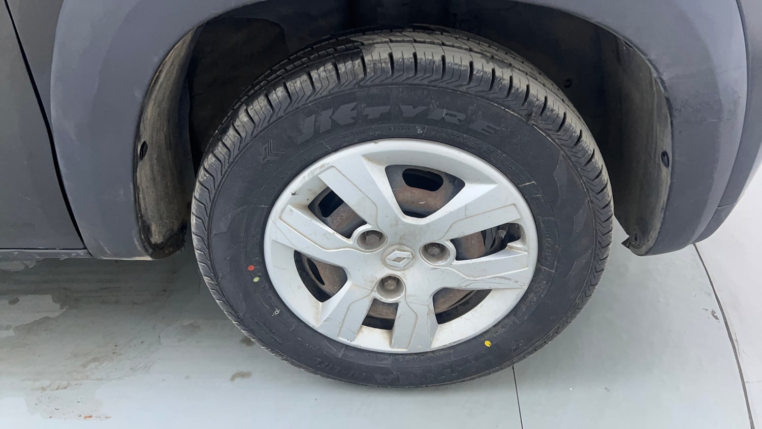 Used 2017 Renault Kwid RXL Petrol Manual tyres RIGHT FRONT TYRE RIM VIEW