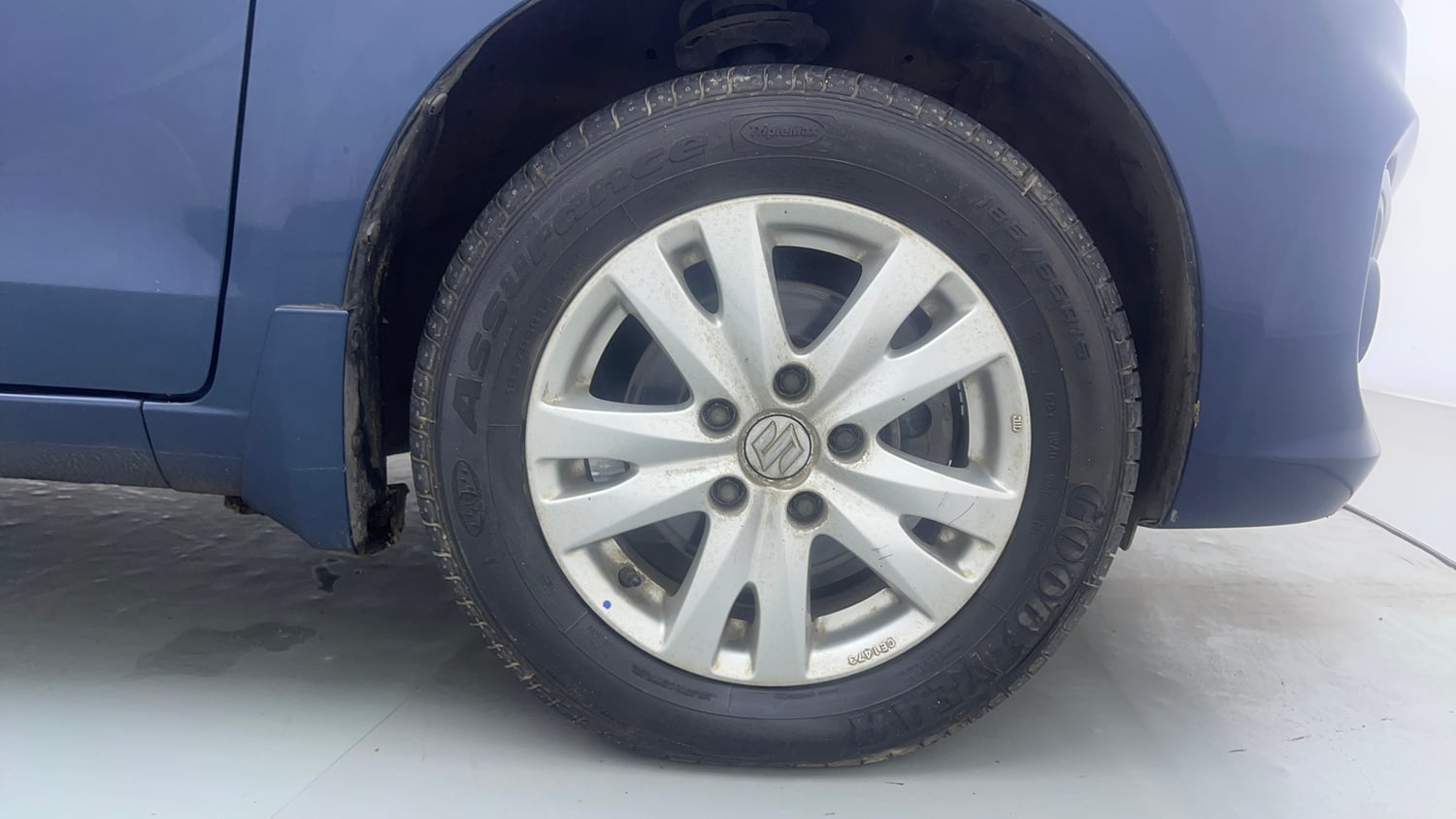 Used 2016 Maruti Suzuki Ertiga ZXI+ Petrol Manual tyres RIGHT FRONT TYRE RIM VIEW
