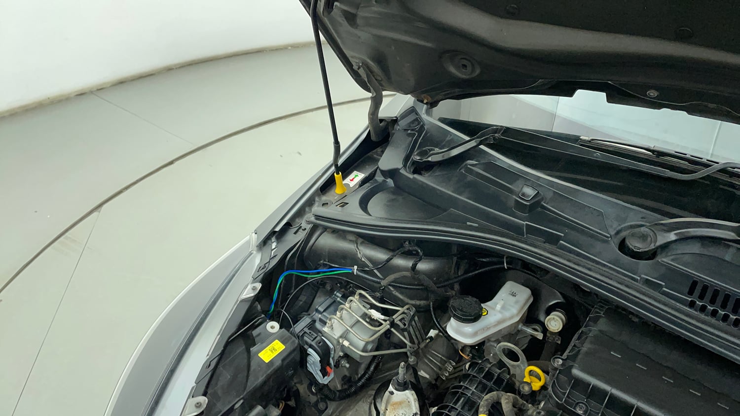 Used 2022 Tata Tiago XT Rhythm Petrol Manual engine ENGINE RIGHT SIDE HINGE & APRON VIEW