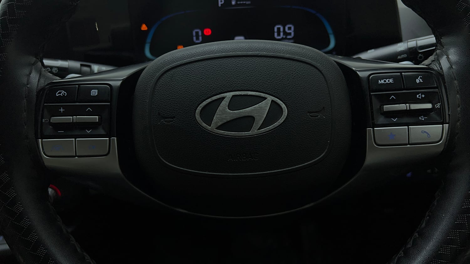 Used 2023 Hyundai Verna SX (O) 1.5 Petrol IVT Petrol Automatic top_features Cruise control