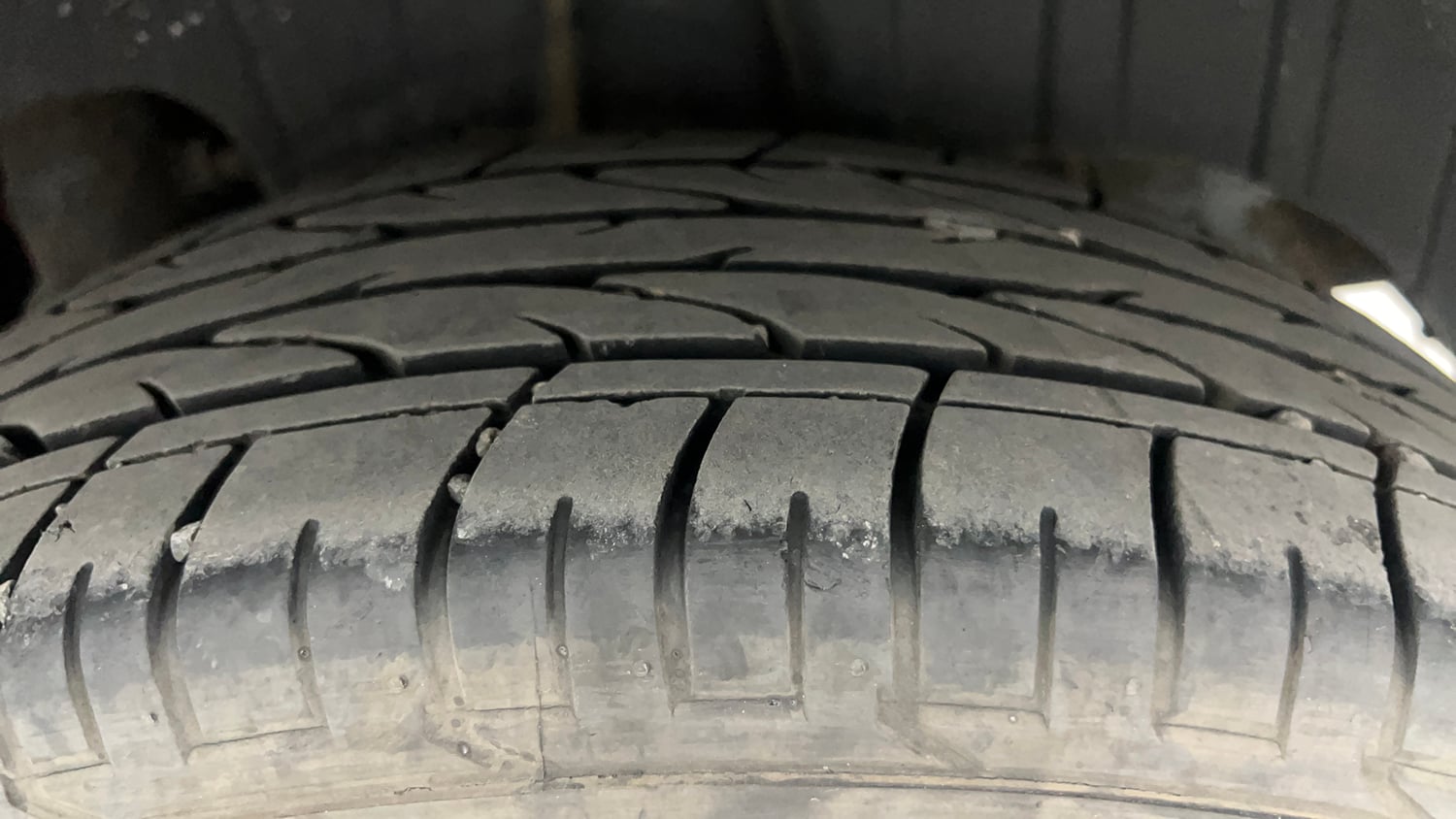 Used 2023 Mahindra XUV 300 W8 (O) 1.2 Petrol AMT Petrol Automatic tyres LEFT REAR TYRE TREAD VIEW