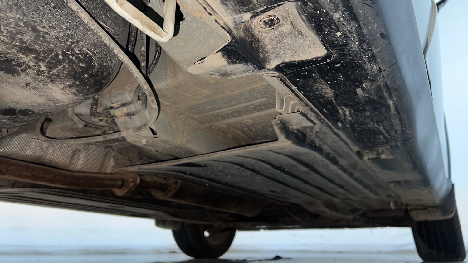 Used 2024 Toyota Urban Cruiser Hyryder V AT NeoDrive Petrol Automatic extra REAR RIGHT UNDERBODY VIEW