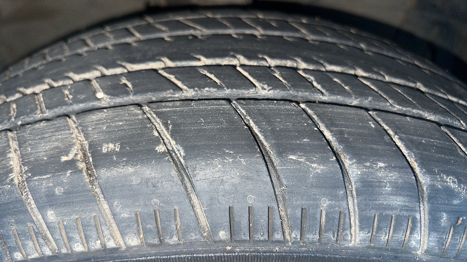Used 2017 Maruti Suzuki Swift ZXi Petrol Manual tyres RIGHT FRONT TYRE TREAD VIEW